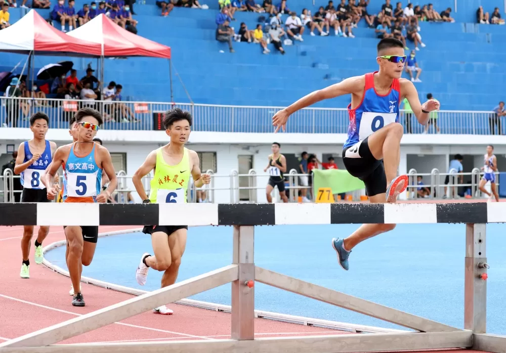 高男3000公尺障礙賽。林嘉欣／攝影。