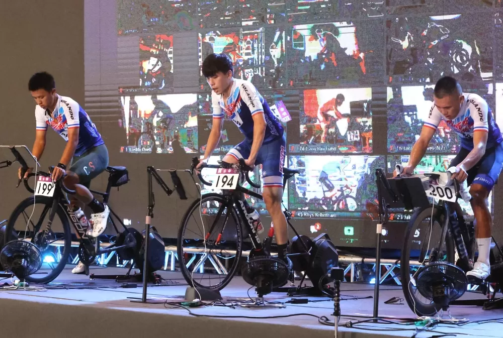 臺灣盃國際自由車電競爭霸賽男子菁英組,張瀚允(中)排名22。中華民國自由車協會提供。