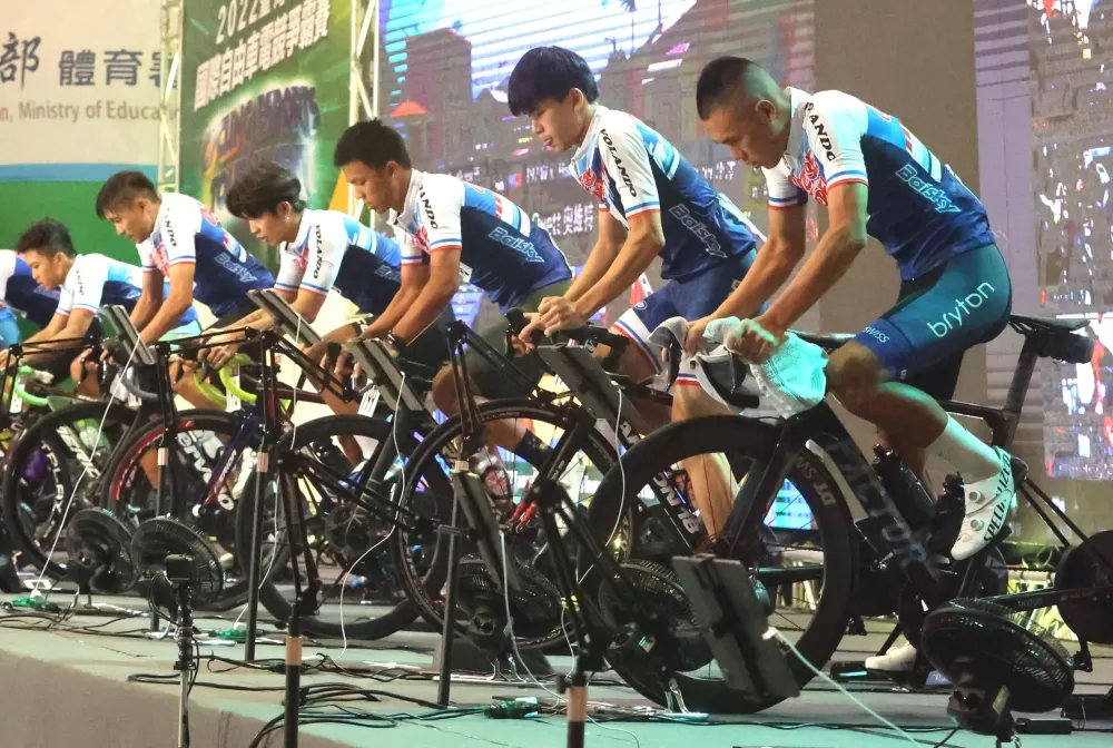 臺灣盃國際電競自由車爭霸賽男子菁英組。中華民國自由車協會提供。
