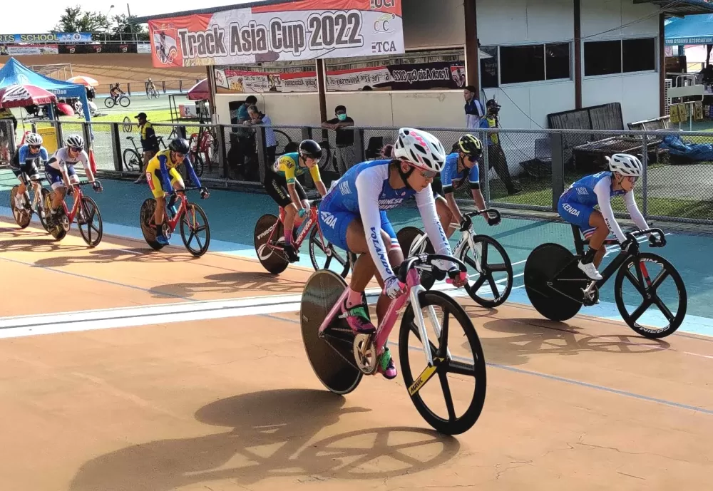 黃亭茵(前)勇奪菁英女子全能賽金牌。