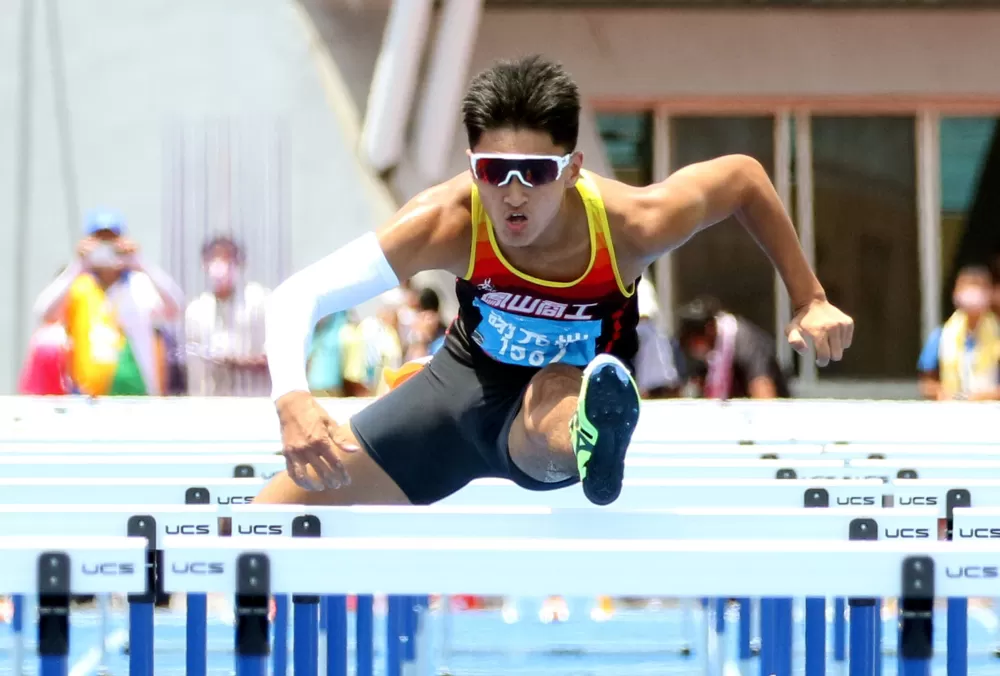 鳳山商工謝元愷獲選高雄市年度最佳男選手。林嘉欣/攝影。