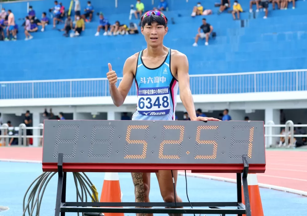 斗六高中林硯楷在臺中盃破大會達標亞青少田徑賽。林嘉欣／攝影。