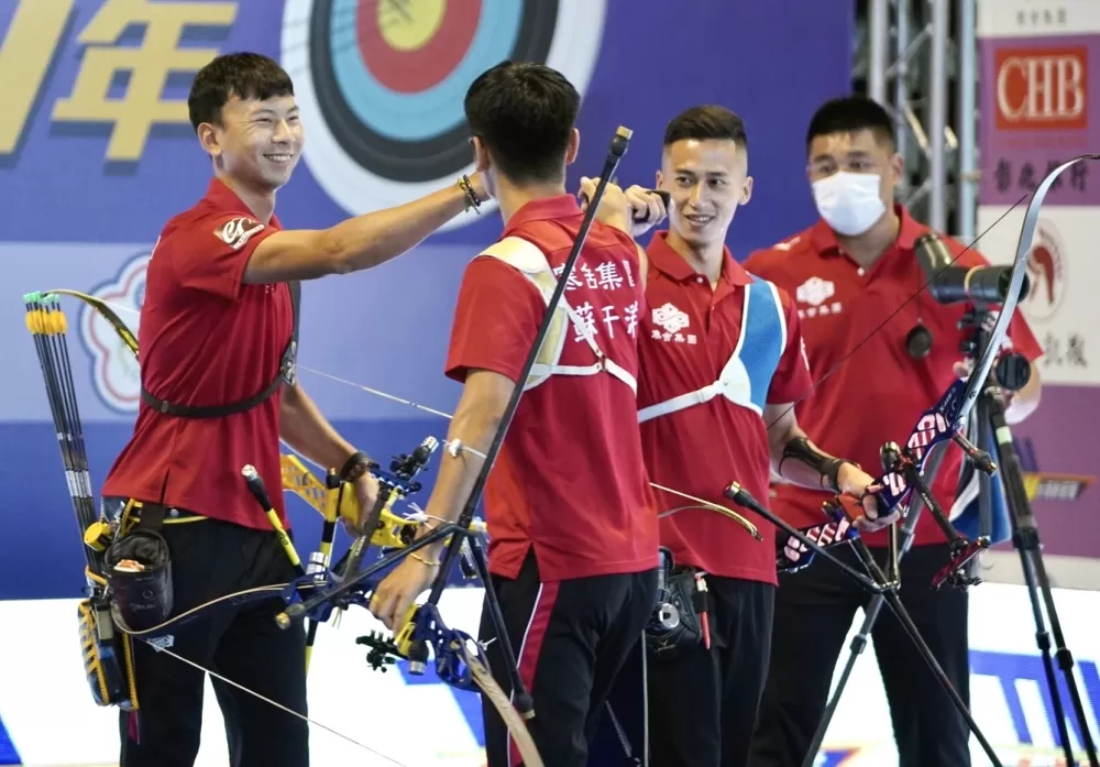 寒舍集團拿下壓軸的男團超嗨。