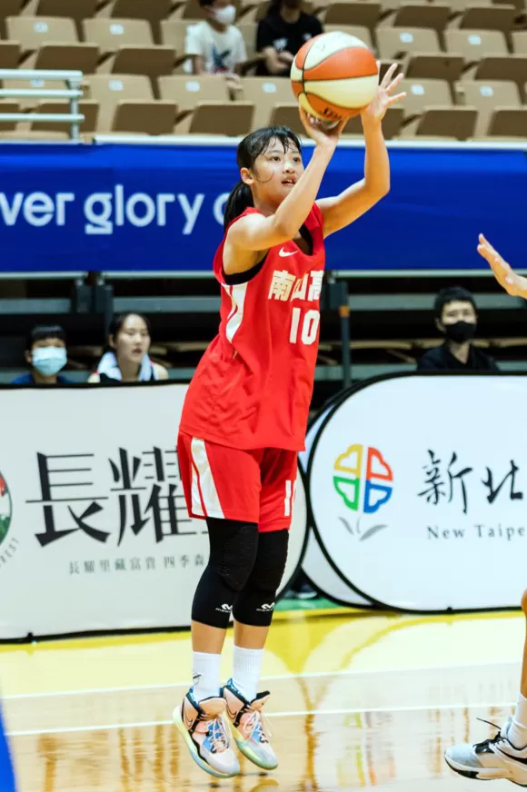 從U16中華隊回歸南山,葉侑璇長耀盃前兩戰各飆16、25分。