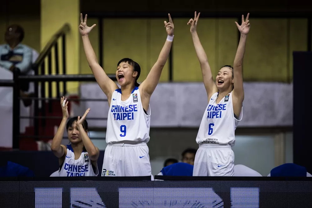 來自中華隊板凳席上的歡慶。