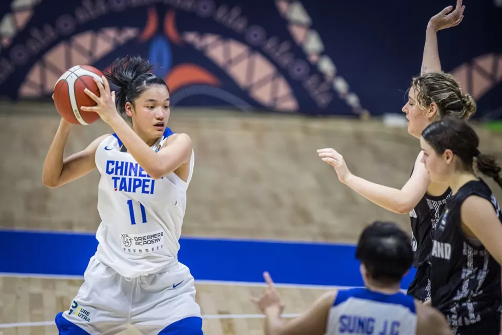 中華打滿40分鐘的超級中鋒蕭豫玟20分、23籃板「雙20」。