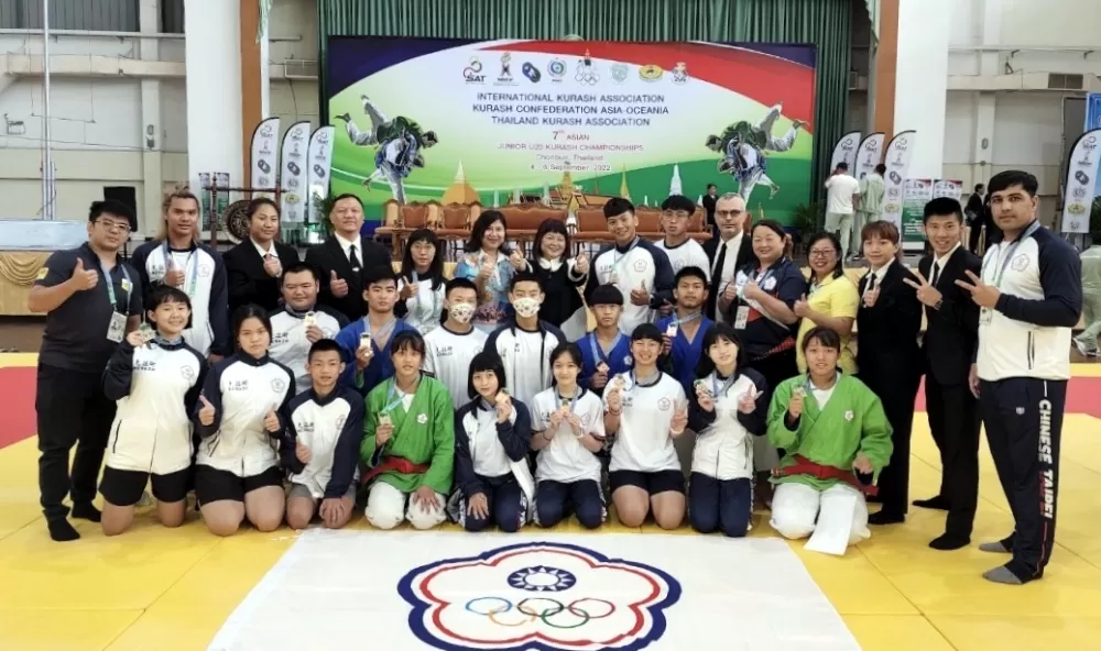 我國克拉術亞洲青年錦標賽代表隊全體隊職員合影。體育署提供。下同。