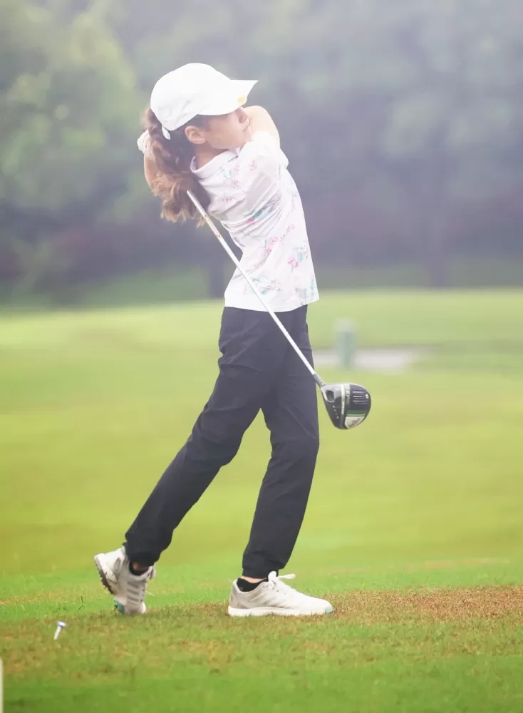 女D組冠軍王昕研。