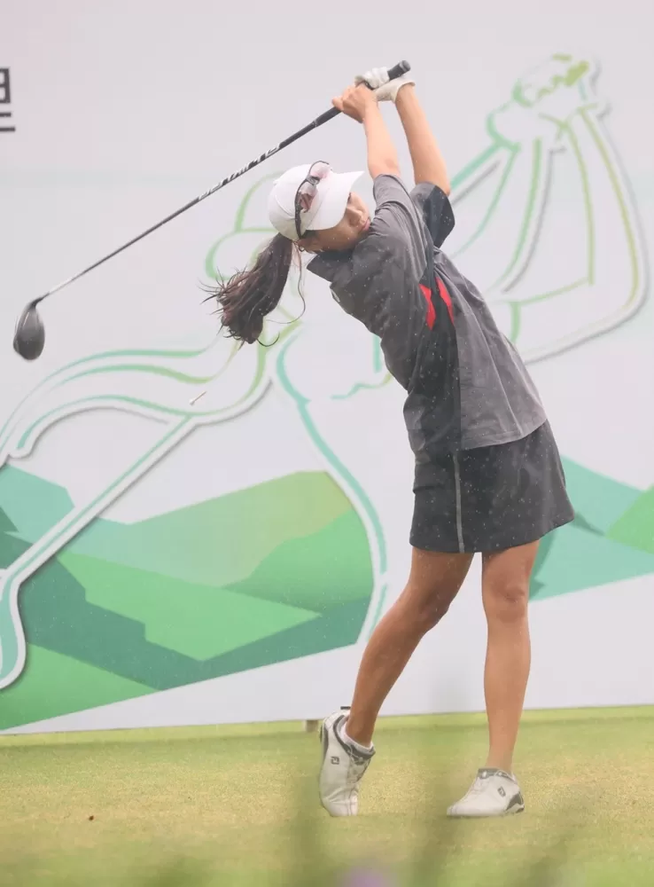 女B組冠軍駱守蕾。