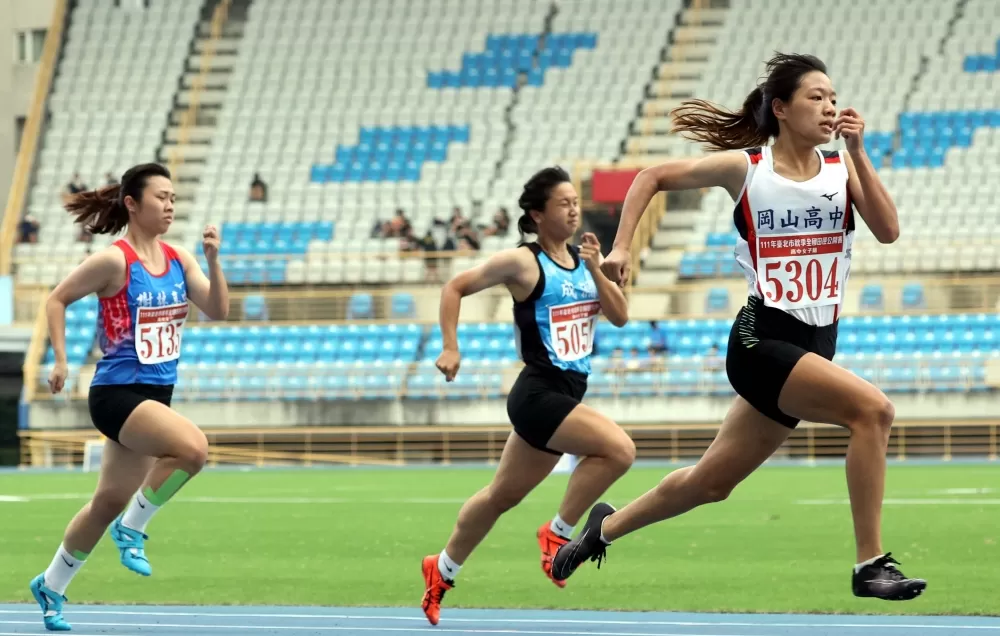 高女一百公尺預賽。林嘉欣/攝影。