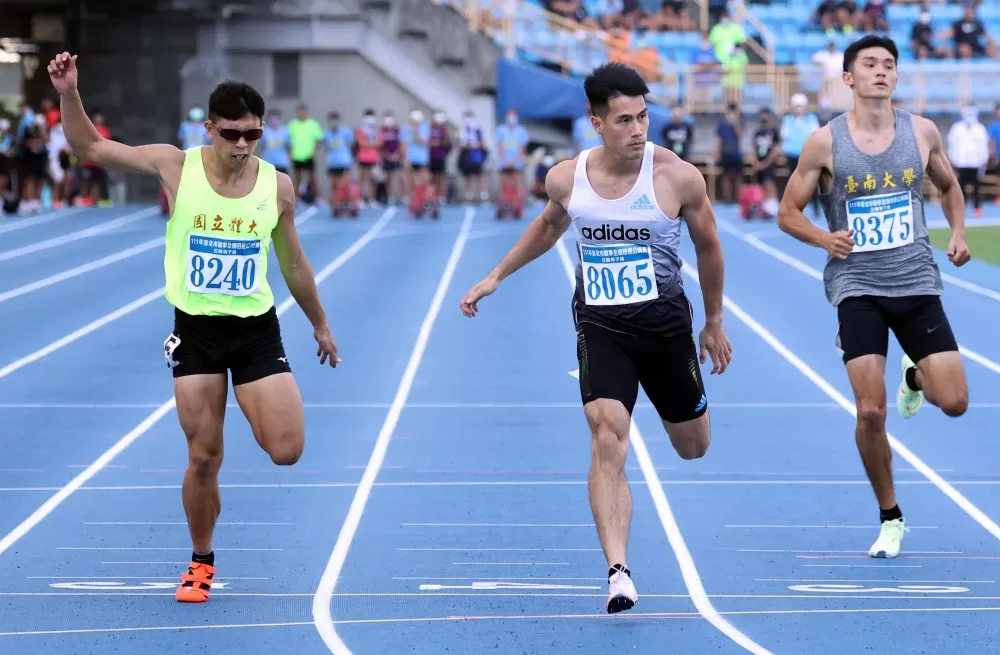 楊俊瀚（中）準決賽飆本季最佳破大會，決賽掄元。林嘉欣／攝影。