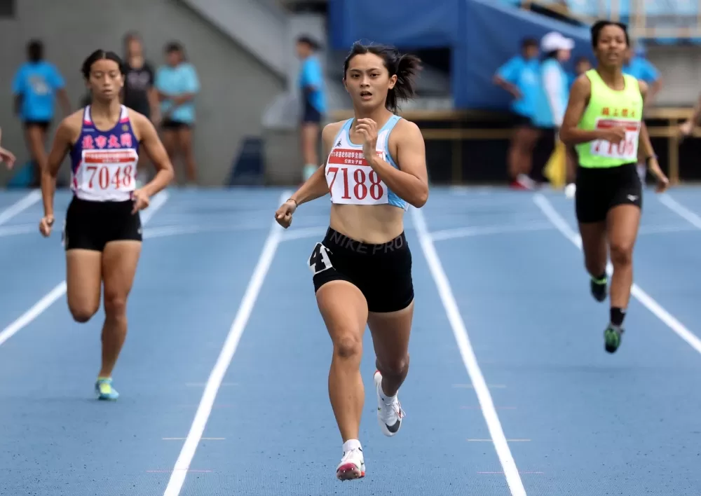 短跑好手張秝羚（前）又打破400公尺大會紀錄。林嘉欣／攝影。