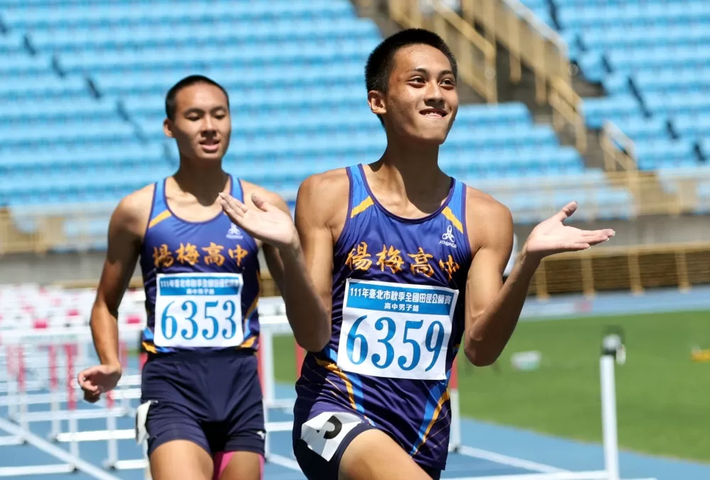 吳育廷打破懸11年紀錄，成高中欄處女賽跑進14秒史上第一人。林嘉欣／攝影。