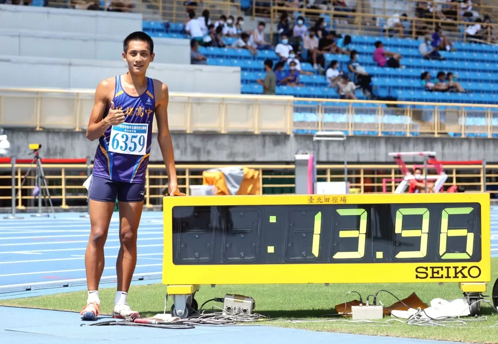 吳育廷打破懸11年紀錄，成高中欄處女賽跑進14秒史上第一人。林嘉欣／攝影。
