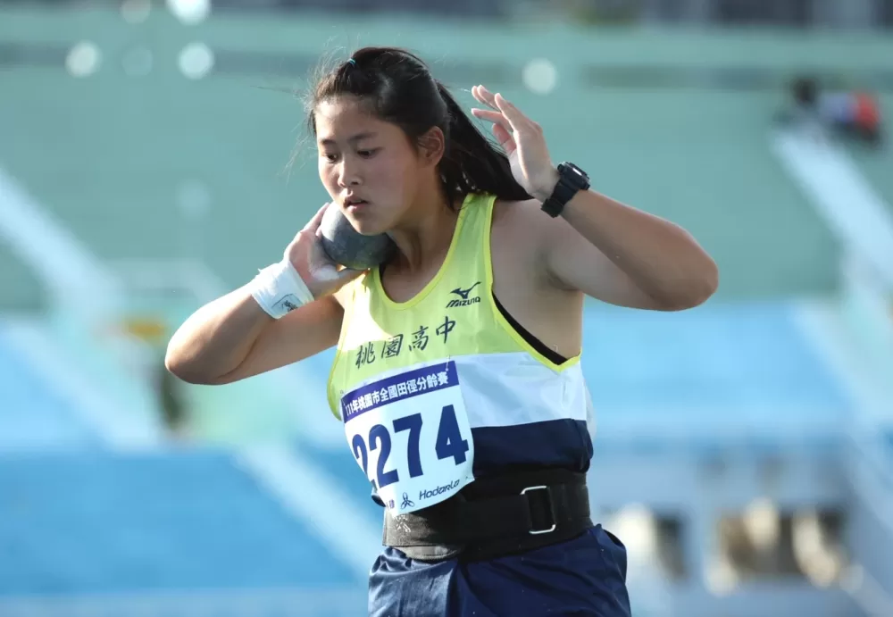 桃園高中江靜緣打破女子鉛球U18全國紀錄。李守智／攝影。