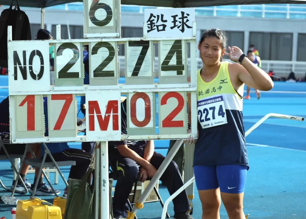 桃園高中江靜緣以17公尺02打破女子鉛球U18全國紀錄。李守智/攝影。