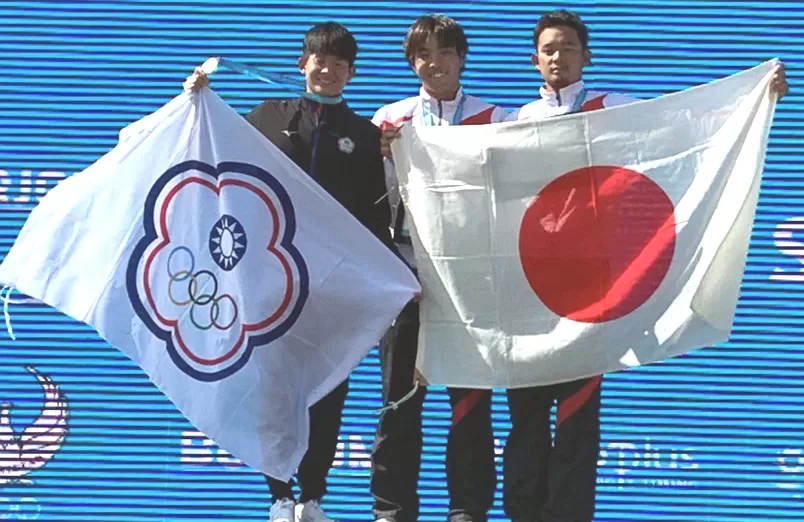 卓承齊(左)再添一銀。