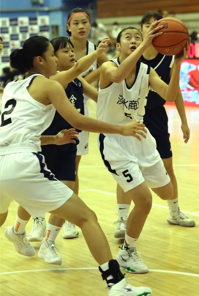 蕭豫玟（左）與七賢、淡商「麻吉」多年的楊幸恩（右）默契無礙。