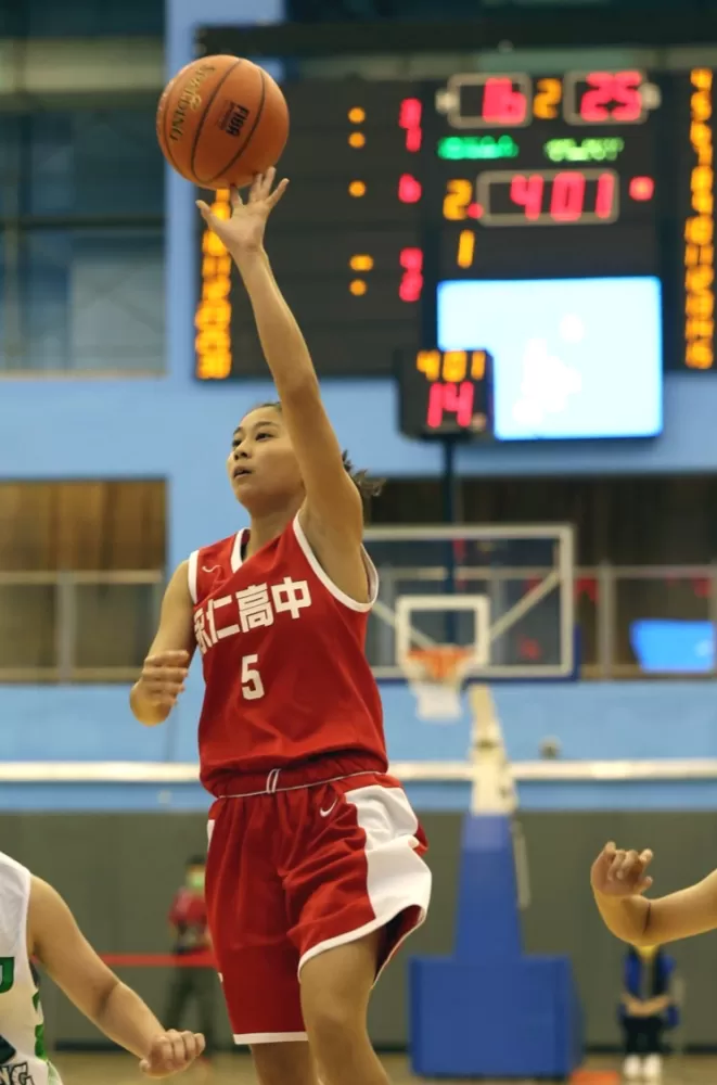 永仁許婉昀飛身上籃是一絕。