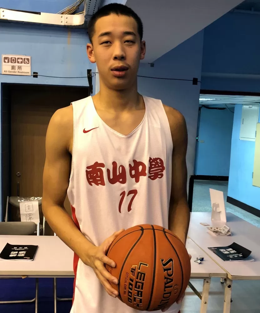 賈凡的旅義外甥張奇恩留台續走籃球路。大會提供。下同。