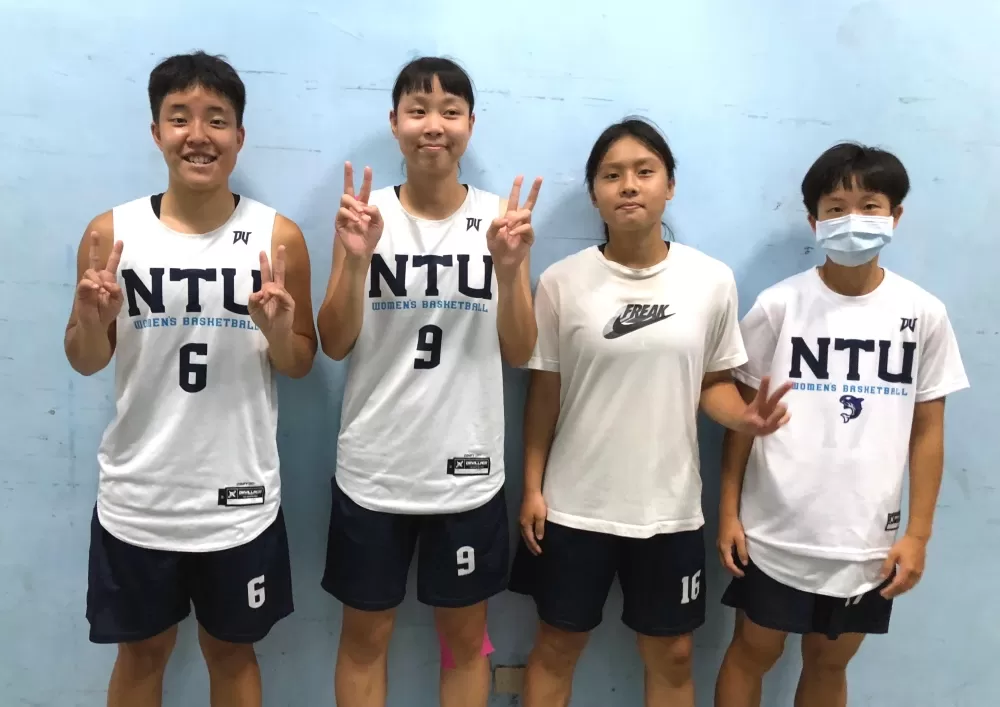 台大女籃出身北一女的陳芷苓（左起）、溫品淳、陳品諾、李怡萱。