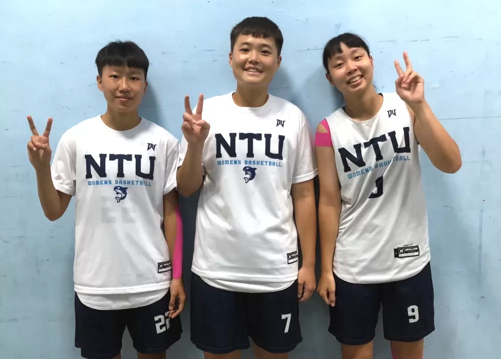 台大女籃鎮隊「三劍客」吳瑋茹（中）、溫品淳（右）、楊舒喬（左）。