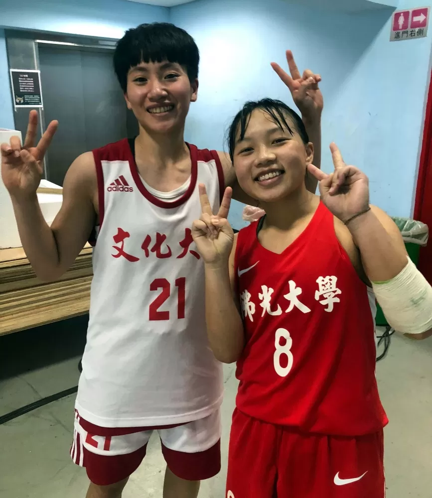 文化陳孟欣（左）、佛大梁瑜玲最後重新合璧。