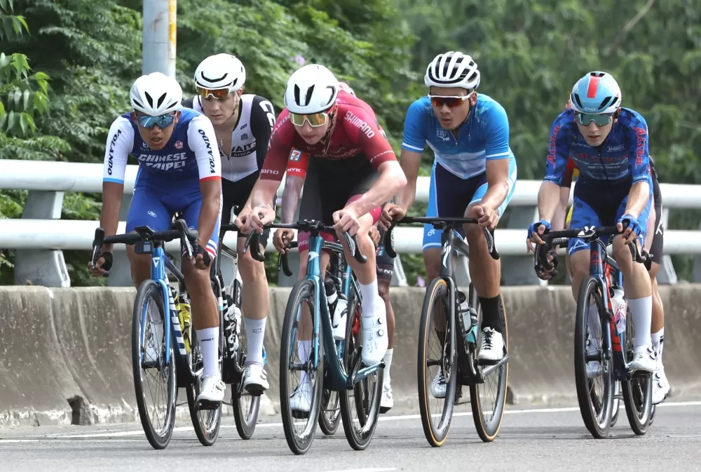 中華隊環台賽菜鳥李廷威（前）表現稱職。