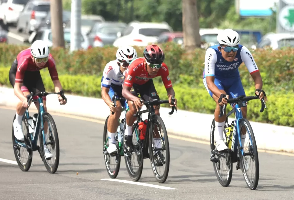 中華隊環台賽菜鳥李廷威（前）表現稱職。