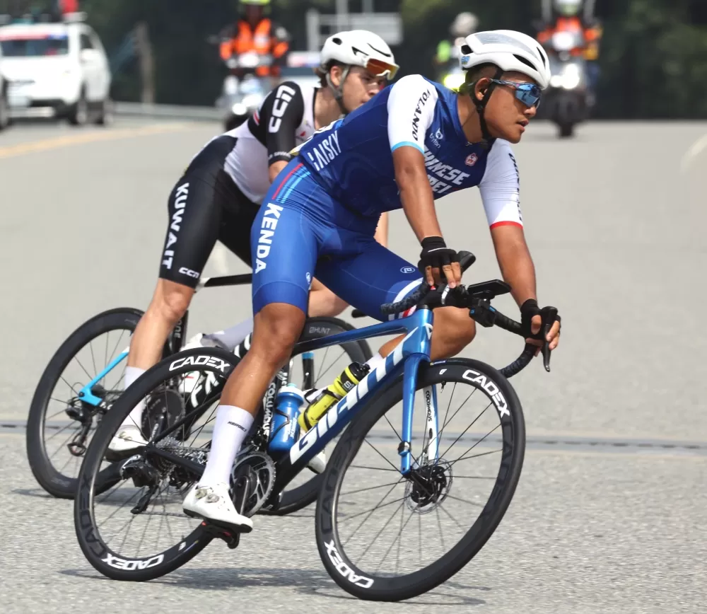 中華隊環台賽菜鳥李廷威（前）表現稱職。