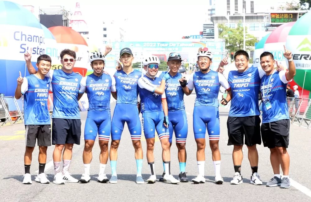 中華隊明力拼史上第一個團體總冠軍。中華民國自由車協會提供。下同。