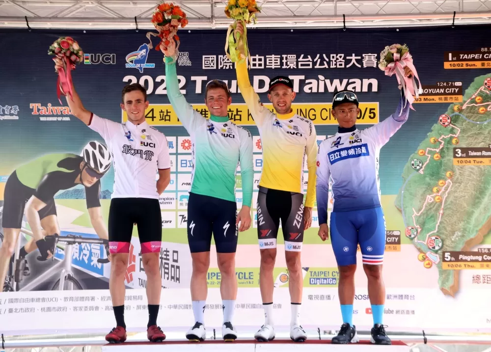 藍衫馮俊凱（右）和各色領騎衫得主合影。