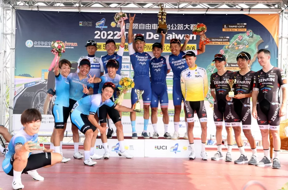 團隊前三名頒獎氣氛超嗨。