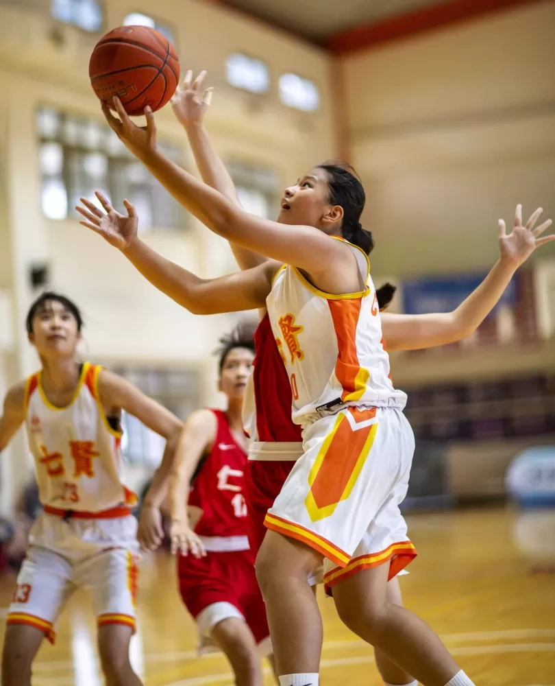 七賢女籃陳以恩底線切入上籃。