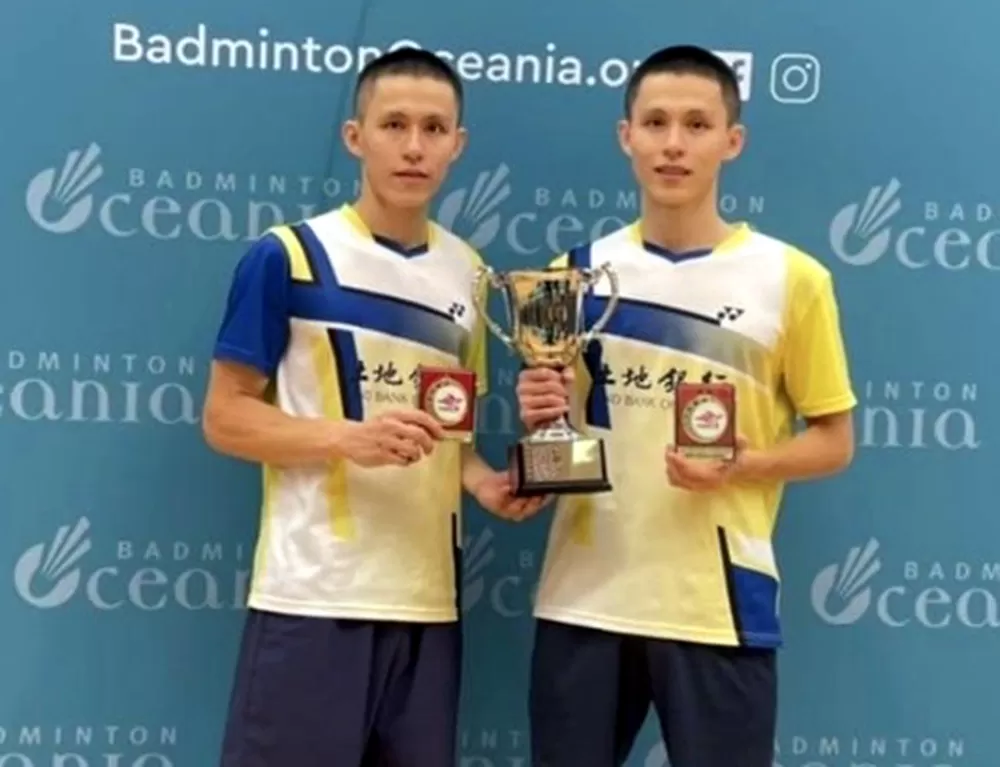 男雙金牌李芳任／李芳至。