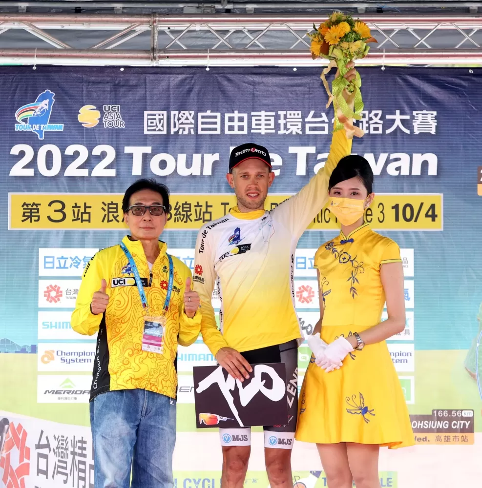 環台賽黃衫小姐周宛真（右）是空姐。林嘉欣／攝影。