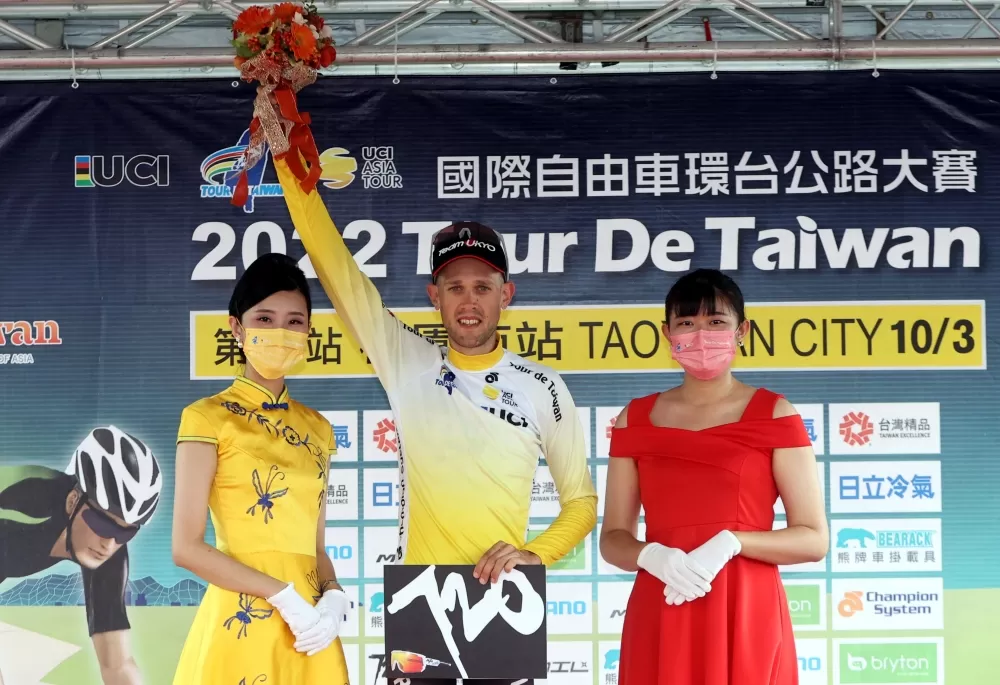 環台賽黃衫小姐周宛真(左)是空姐。林嘉欣/攝影。