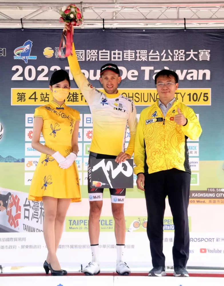 環台賽黃衫小姐周宛真（左）是空姐。林嘉欣／攝影。