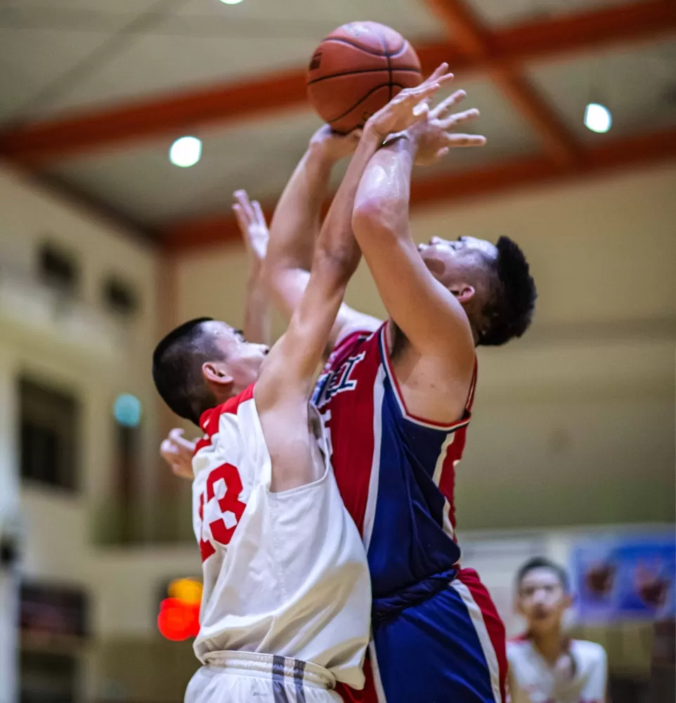 「姥姥盃」冠軍賽明仁、神岡禁區攻防激烈。