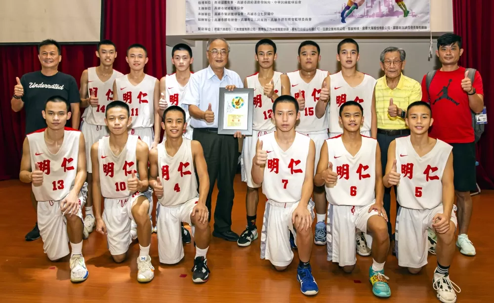 明仁5連勝8度封王。