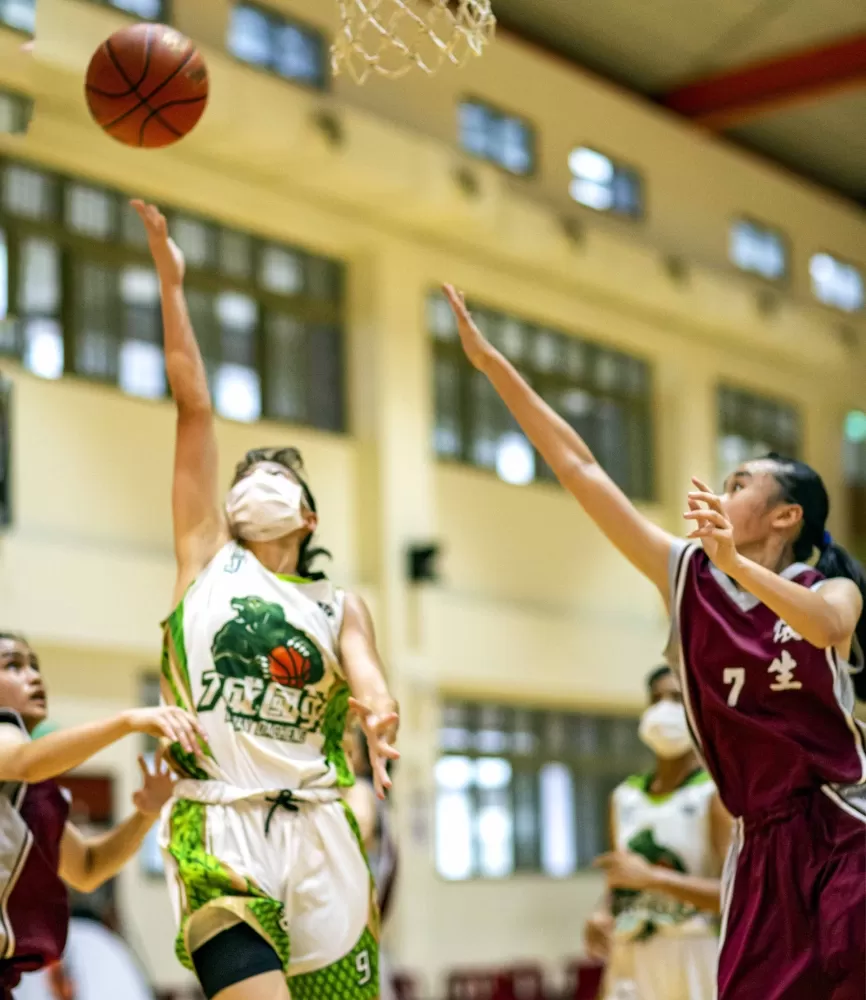 大成謝依臻切入上籃。