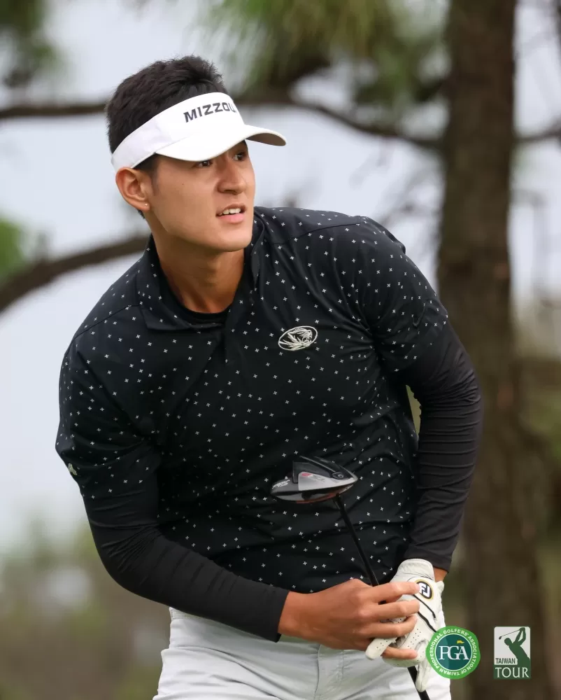 第一回合職業新秀蔡雨達70桿(-2)暫並列第一。