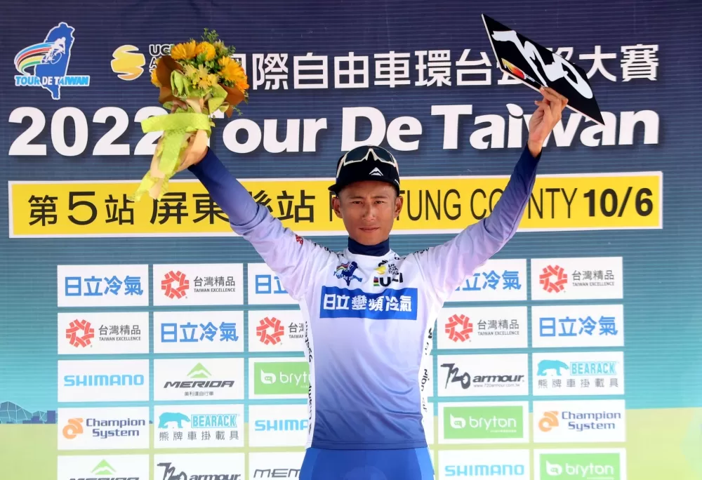 日本宇都宮閃電車隊和剛在環台賽連霸亞洲藍衫的馮俊凱簽下兩年合約。林嘉欣／攝影。