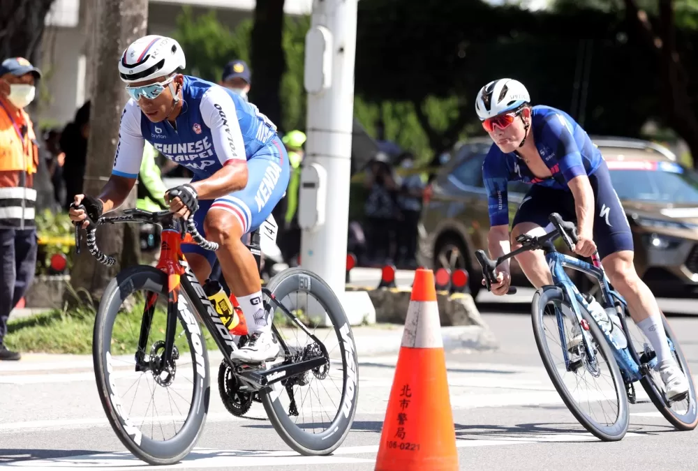 馮俊凱（前）。林嘉欣／攝影。