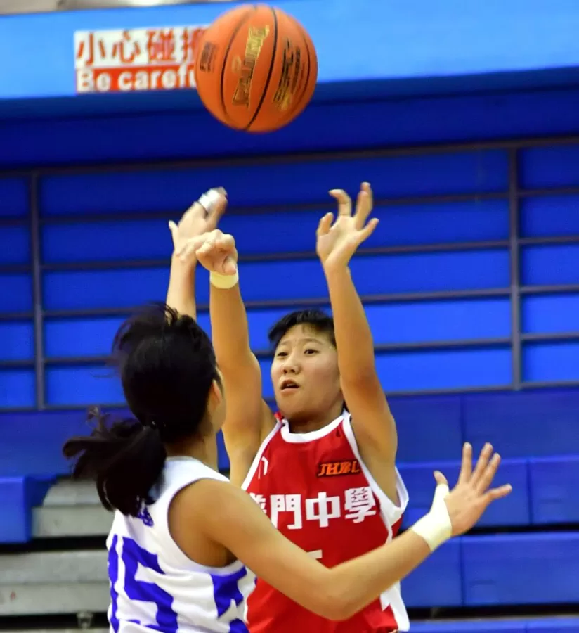 普門國中國三「一姊」隊長射手陳詩晴飆三分球。