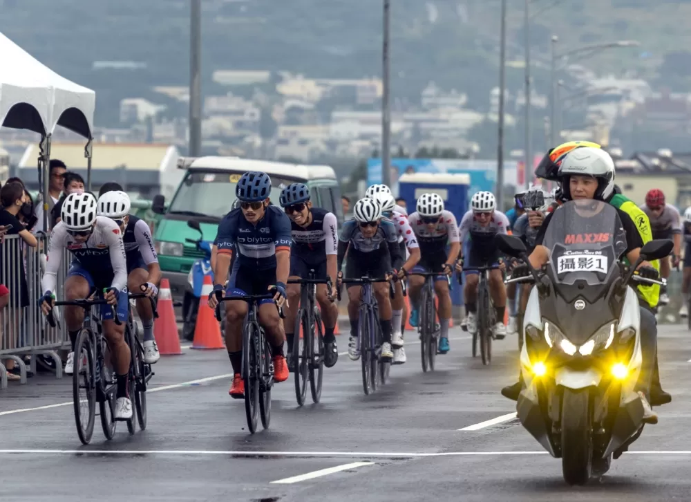 男子菁英組戰況激烈。