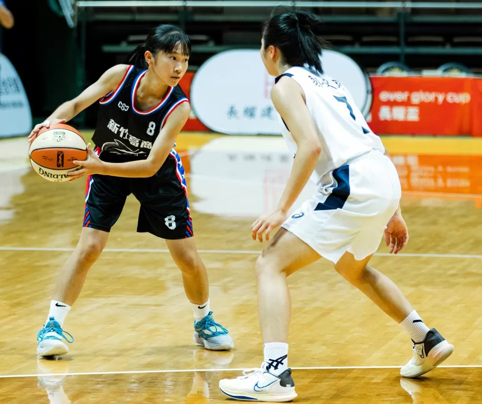 上月底長耀盃單場5記三分彈飆新高33分的竹商「三朝元老」一姊隊長楊語蓁挑戰甲級有信心。