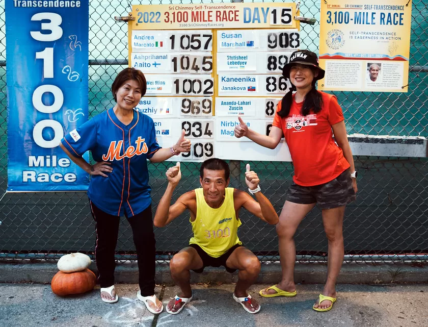 羅維銘（中）在地表最長認證超馬破亞洲紀錄奪銅。大會提供。