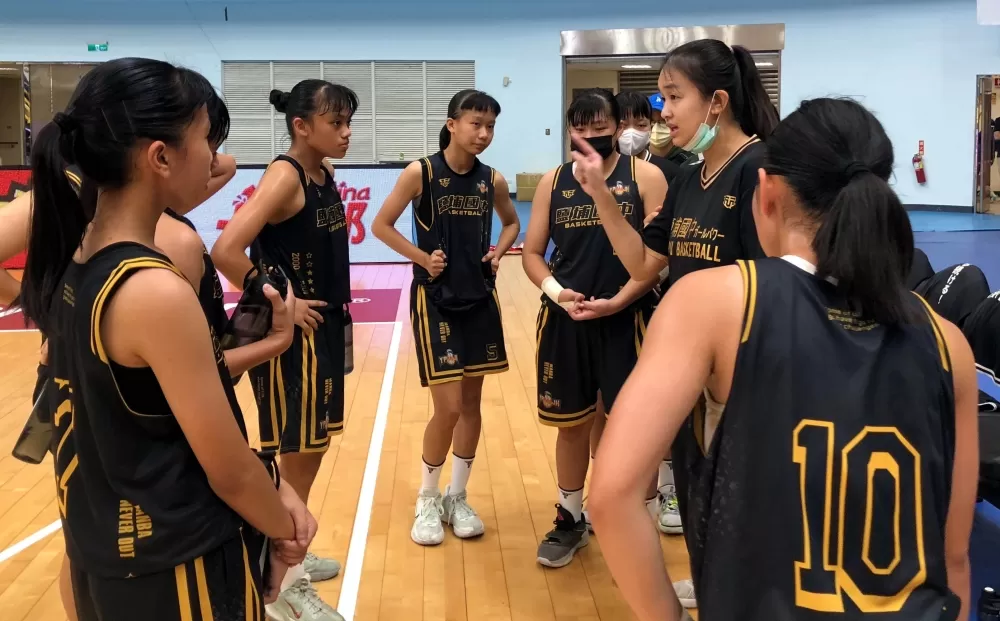 首度挑戰甲級，盬埔教練前HBL普門二連霸教練成員黃巧凌面授機宜。