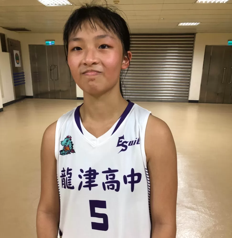 龍津主控倪韶伶22分、11助攻「雙十」外帶4籃板、4抄截。